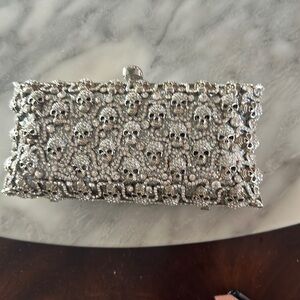 Fabulous skull clutch